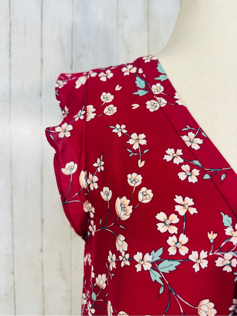 LOFT Floral Flutter Sleeve Blouse | Berry Red V-Neck Top | Size MP - Picture 4 of 9